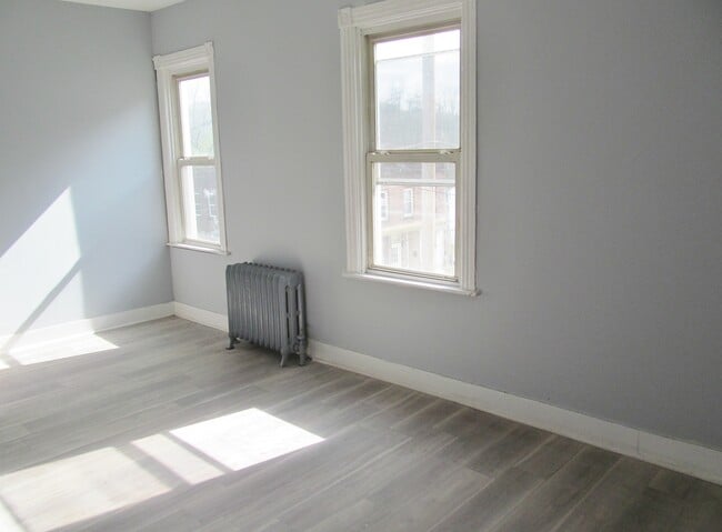 Building Photo - 11 Heckman St