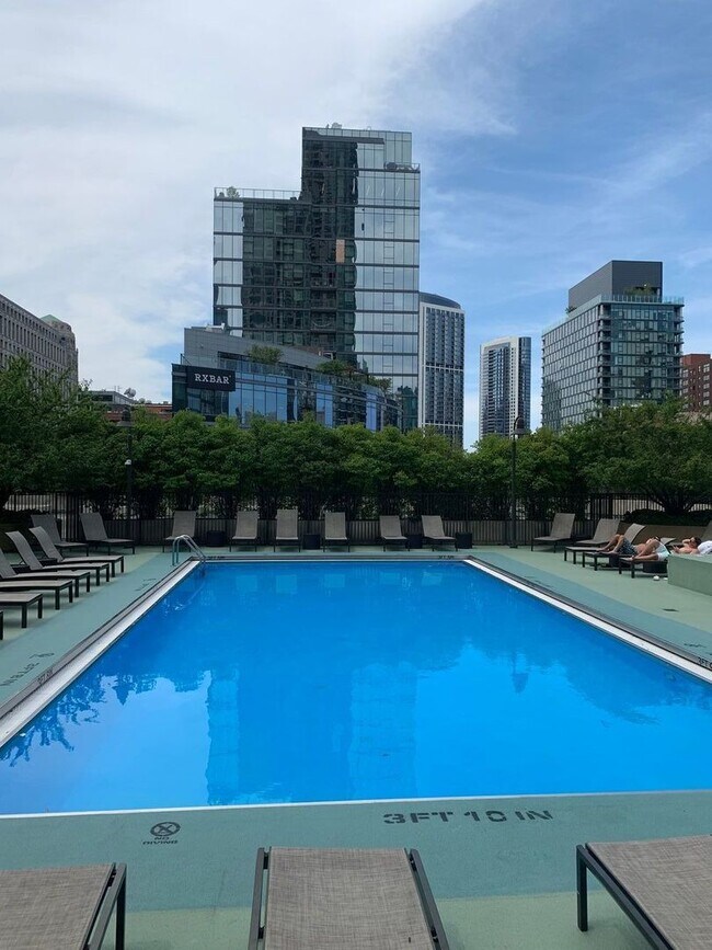 Building Photo - 400 N La Salle Dr