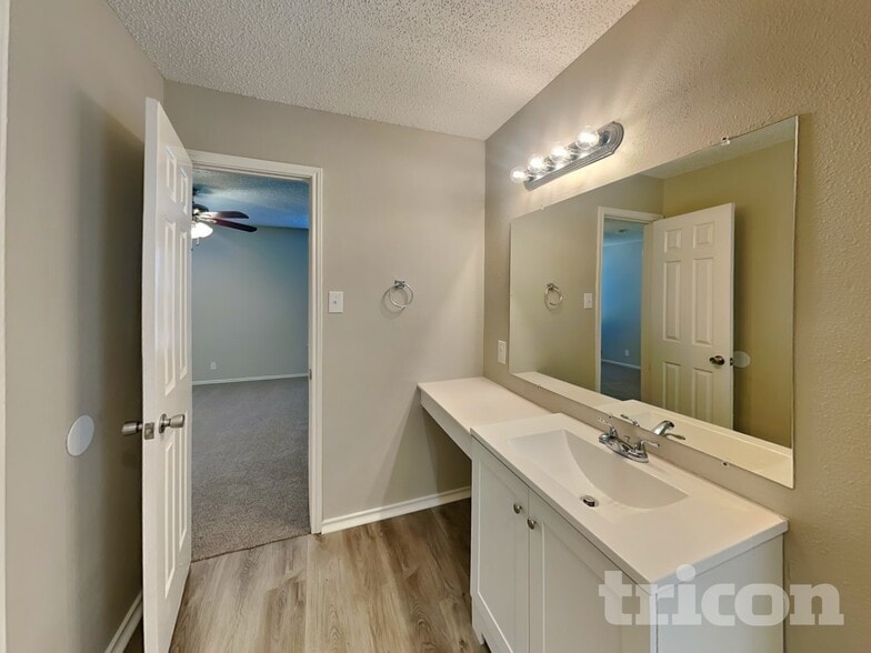 Building Photo - 7715 Skyline Ridge Dr