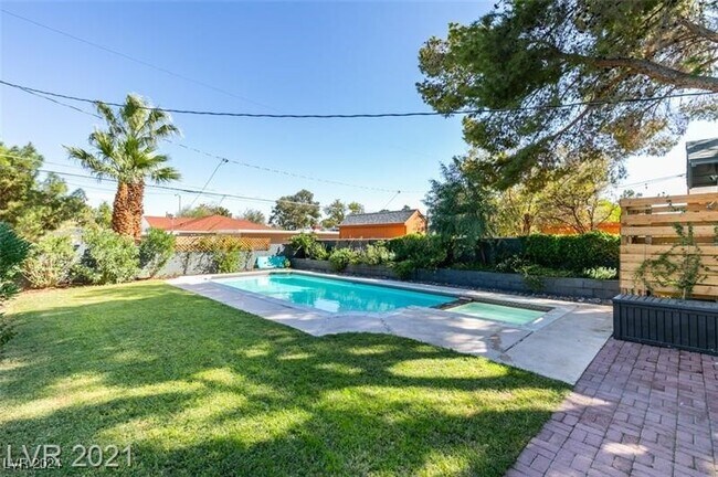 Building Photo - 1217 S 7th St