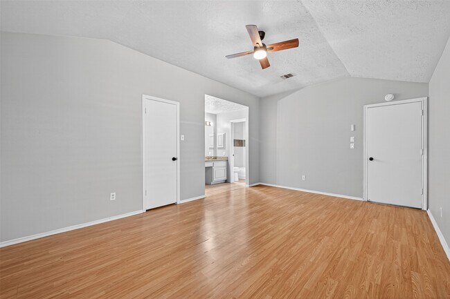 Building Photo - 2310 Woodwind Dr