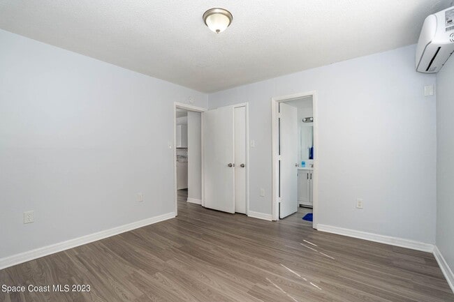 Building Photo - 115 Seminole Ave W