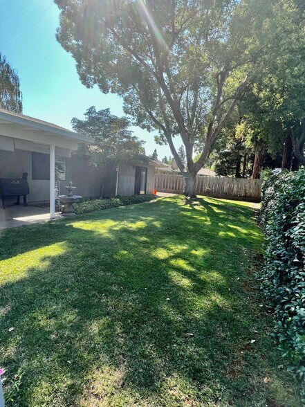 Building Photo - 773 Skylark Dr