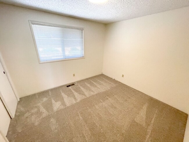 Building Photo - 3 Bedroom, 2 bath Spacious home in Moyina ...