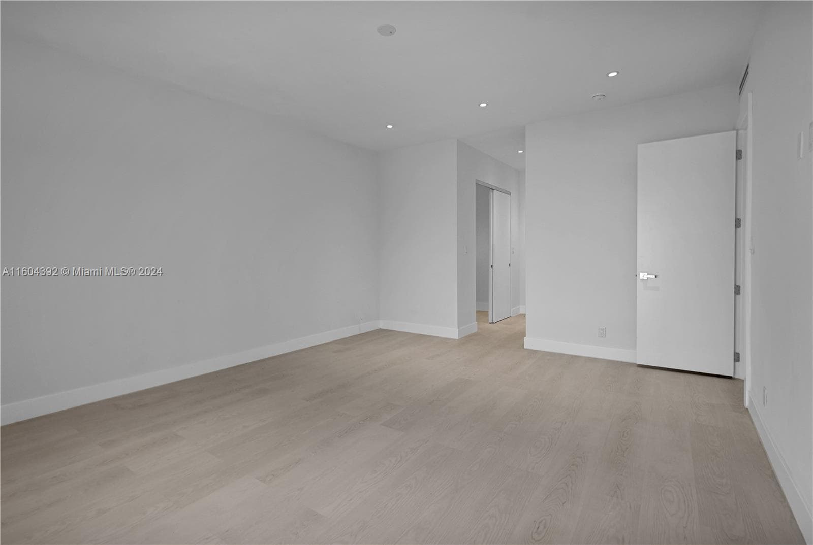 Building Photo - 5415 Collins Ave