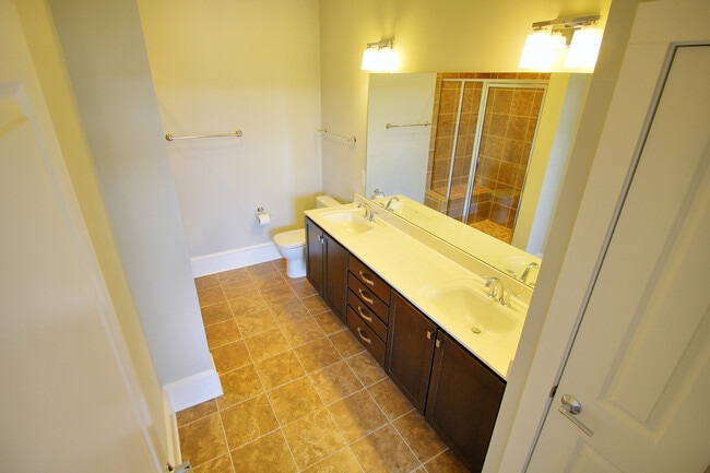 Building Photo - Beautiful Condo in Davis Park with Fantastic Upgrades!  Pet Friendly