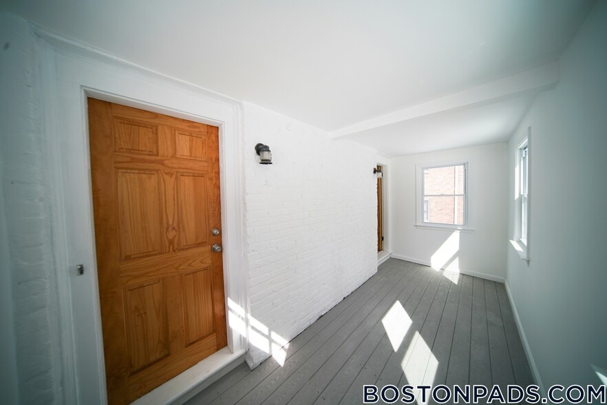 Building Photo - 265 Corey Rd