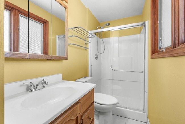 Building Photo - Available NOW! 3 Bedroom 1 Bath Beautiful Home in Arvada!