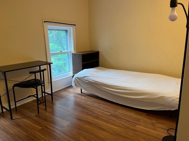 room3 - 316 S Plain St