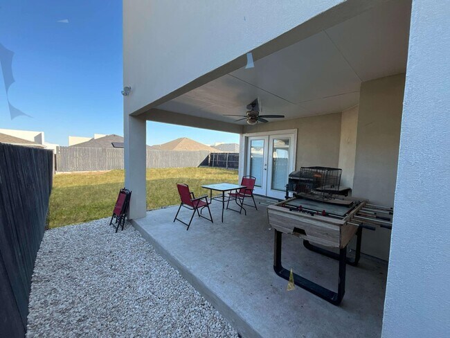 Building Photo - 403 Graneros Ave
