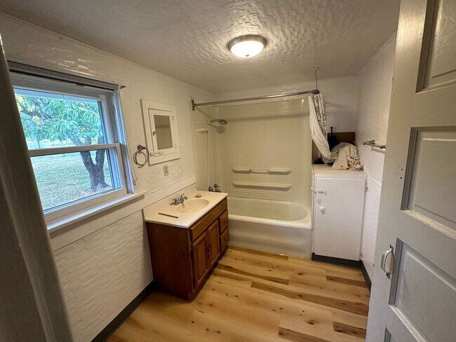 Building Photo - Bayview 3 Bedroom