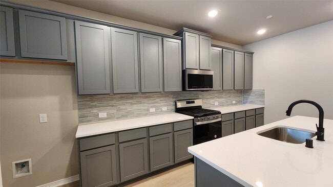 Building Photo - 8009 Scanlan Trl