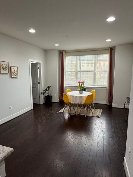 Building Photo - 22102 Cabin Branch Ave