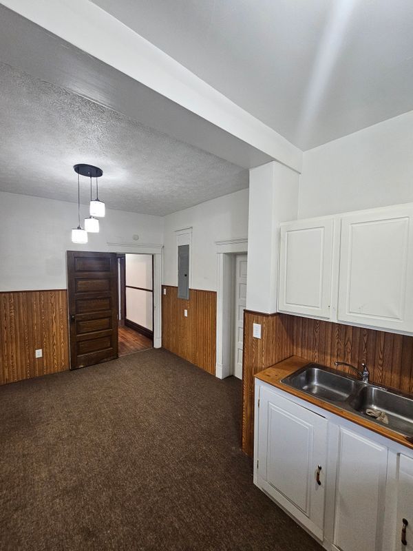 Building Photo - 540 6th Ave