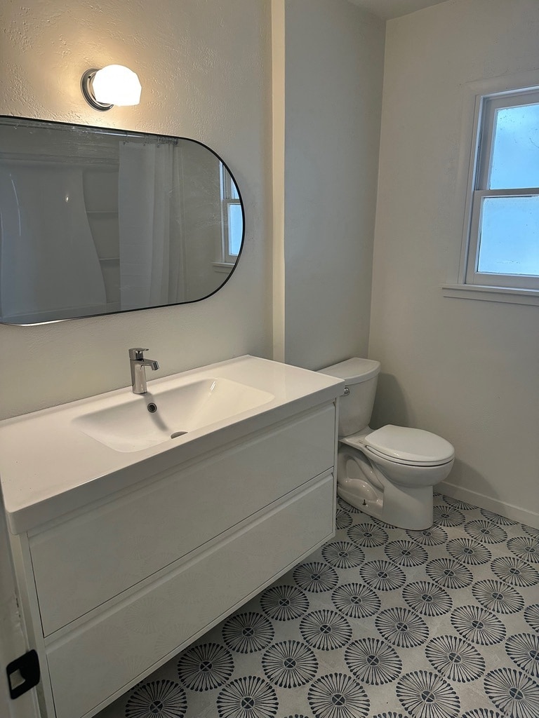 Bathroom 1 - 1213 Lindsey Street