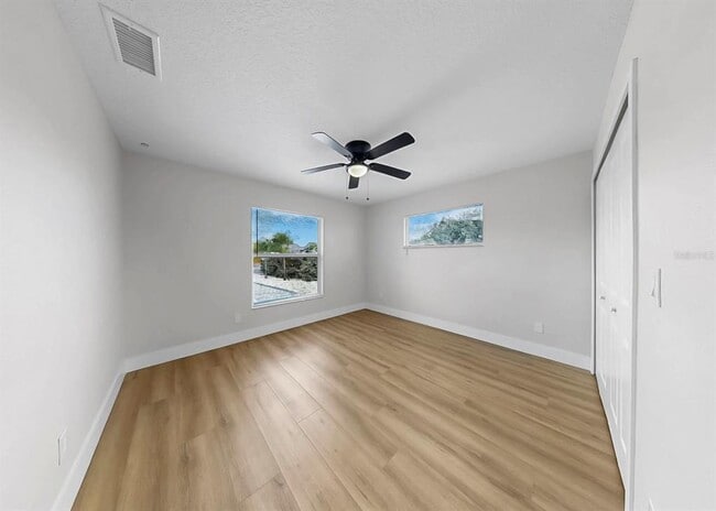 Building Photo - 6515 Santiago Ct