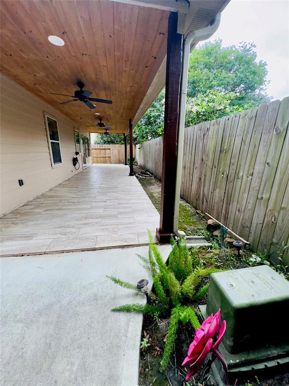 Building Photo - 24527 Lakecrest Creek Dr