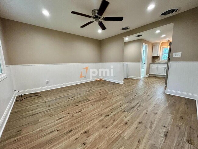 Building Photo - 99-105 W McAlpin St