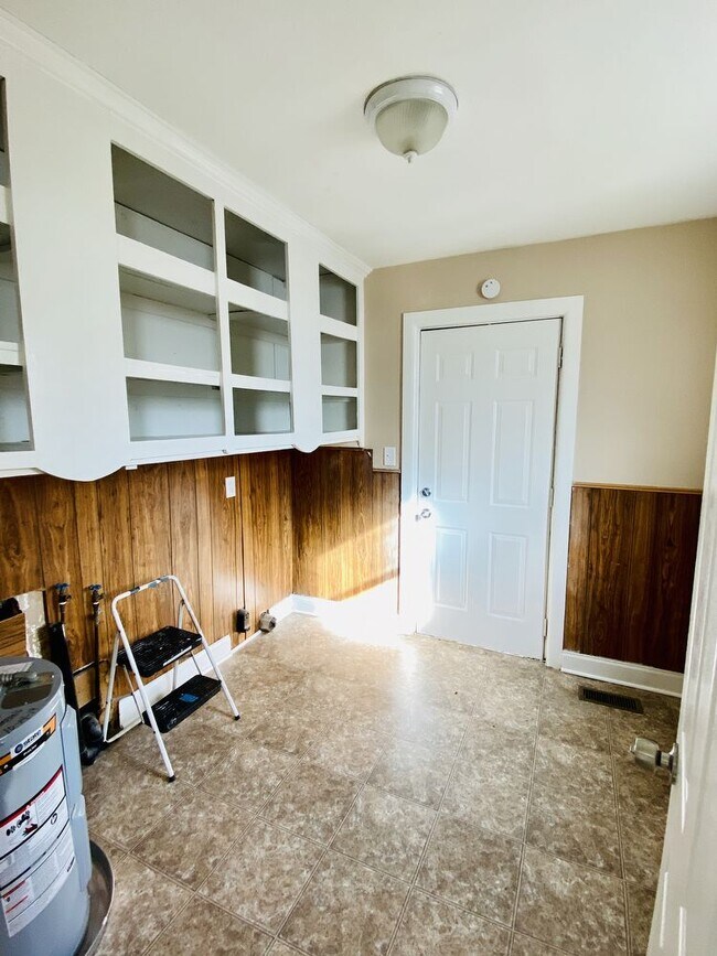 Building Photo - 3110 Chalfin Ave