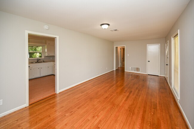 Building Photo - 1602 Sheridan Dr