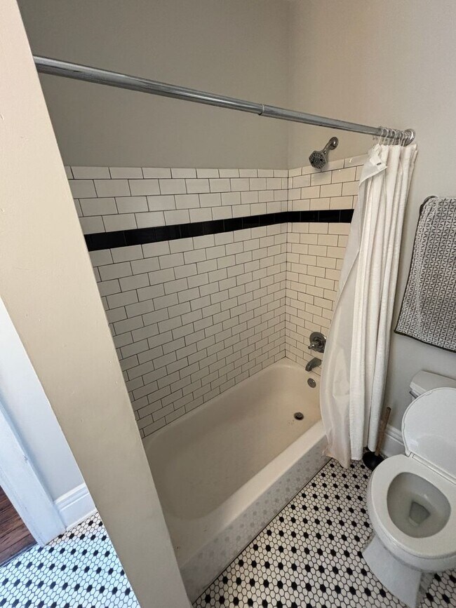 Building Photo - 1131