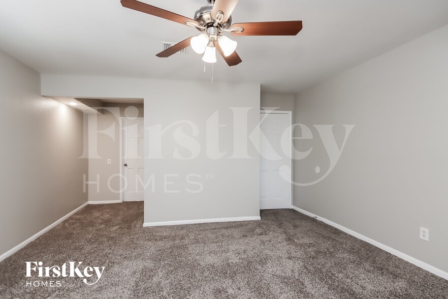 Building Photo - 1702 Corral Dr