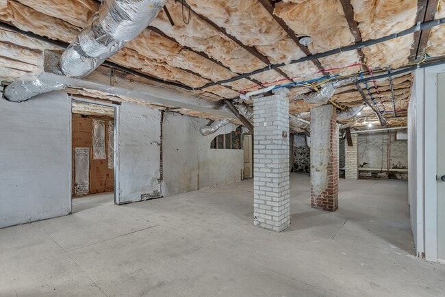 Building Photo - 73 Walnut St