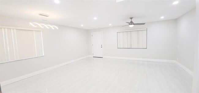 Building Photo - 343 Normandy Ln