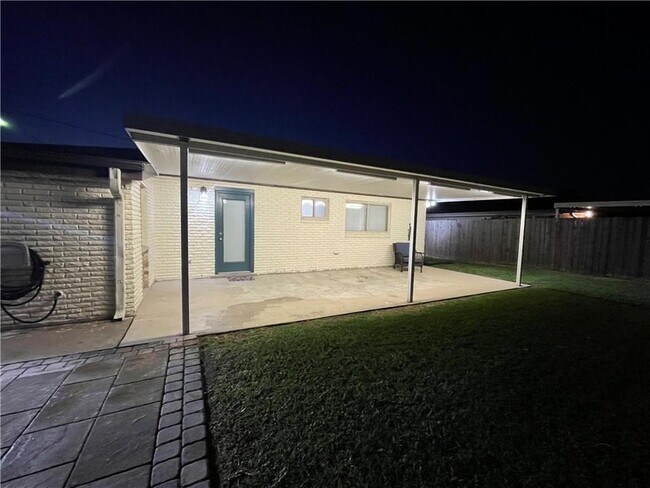 Building Photo - 2309 Rosetta Dr