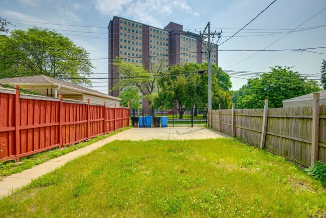 Building Photo - 4241 S Langley Ave
