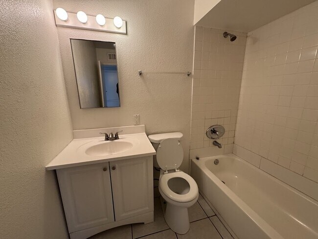 Building Photo - 5502 W Catalina Dr