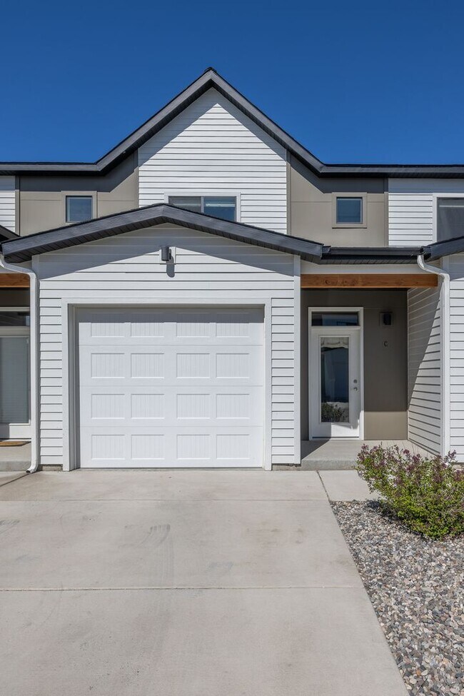 Building Photo - 3380 Davis Ln