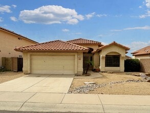 Building Photo - Spacious 3 Bed, 2 Bath Home in Peoria - Your Perfect Home Awaits!