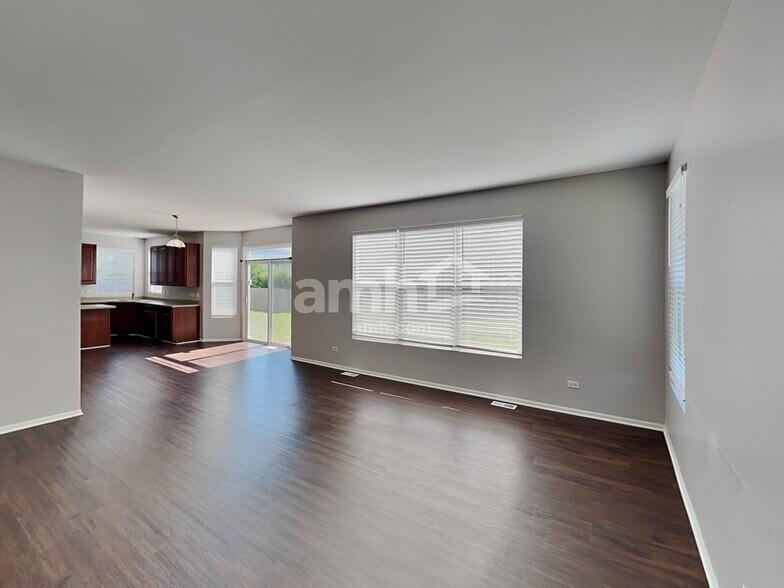 Building Photo - 1401 Roth Dr