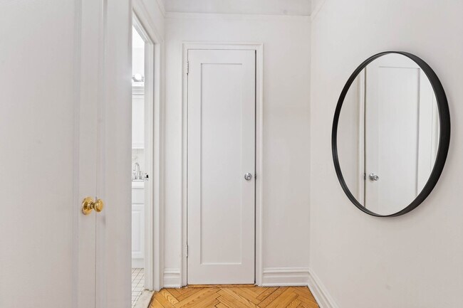 Building Photo - 15-17-17 E 36th St