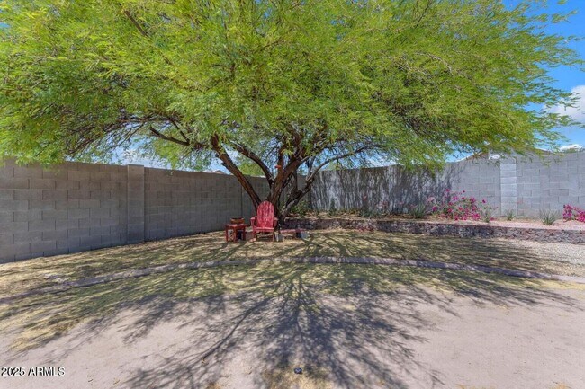 Building Photo - 2028 W Alice Ave