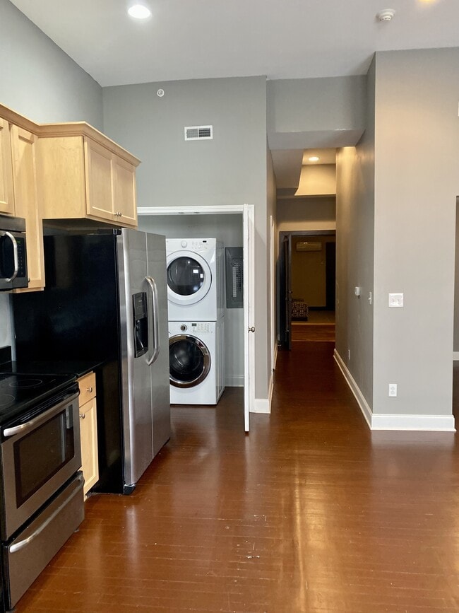 Building Photo - 945 4th Ave