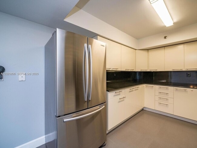 Building Photo - 3600 Mystic Pointe Dr