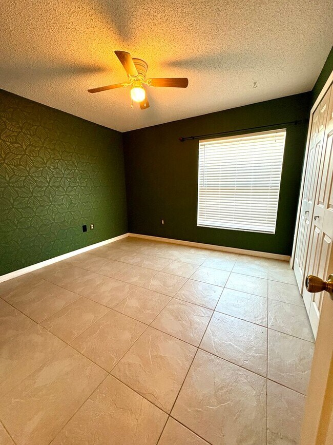 Building Photo - Beautiful 3Bed/2Bath with 2-Car Garage on a Cul-de-Sac