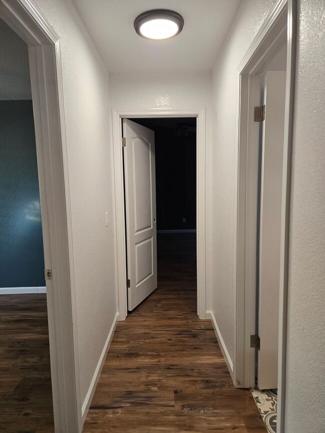 Building Photo - Charming 3BD/2BA Home in Quiet Cul-De-Sac with Solar & Included Landscaping