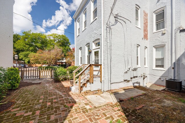 Building Photo - 2125 Grove Ave