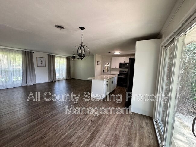Building Photo - 353 SE Olustee Ave
