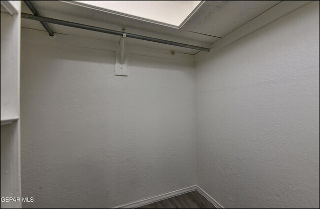 Building Photo - 6201 ESCONDIDO Dr