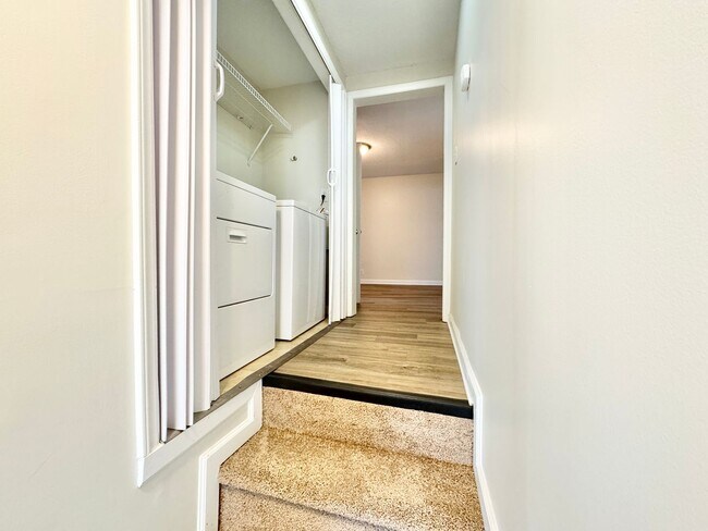 Building Photo - Spacious 4 Bedroom Located in Garden Homes