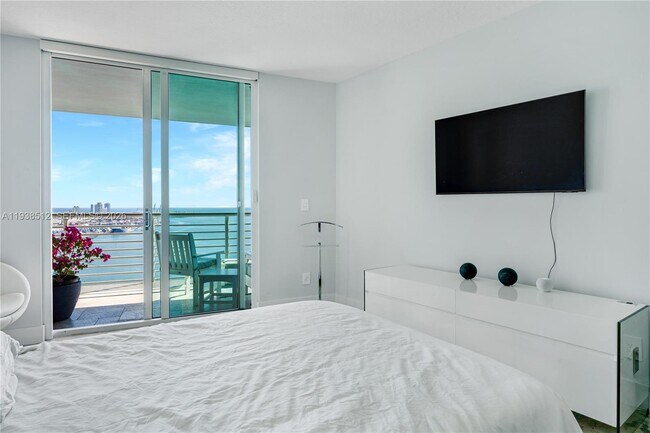 Building Photo - 335 S Biscayne Blvd