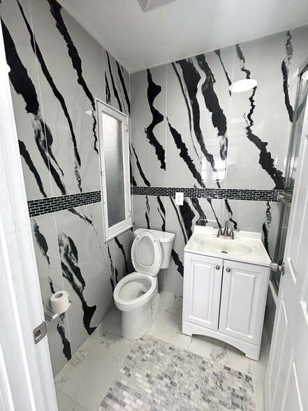 Building Photo - 1956 1/2 Park Grove Ave