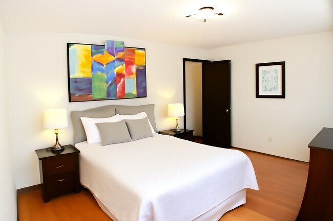 Building Photo - 44 Kingston Dr