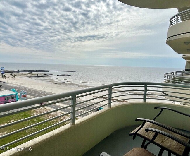 Building Photo - 2060 Beach Blvd