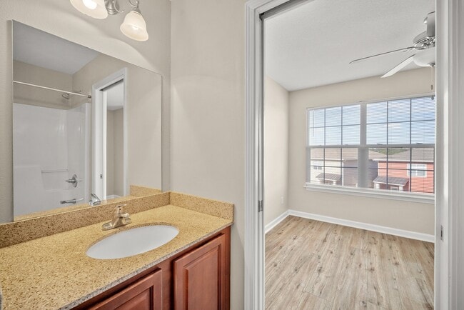 Building Photo - 820 Arbor Lake Dr