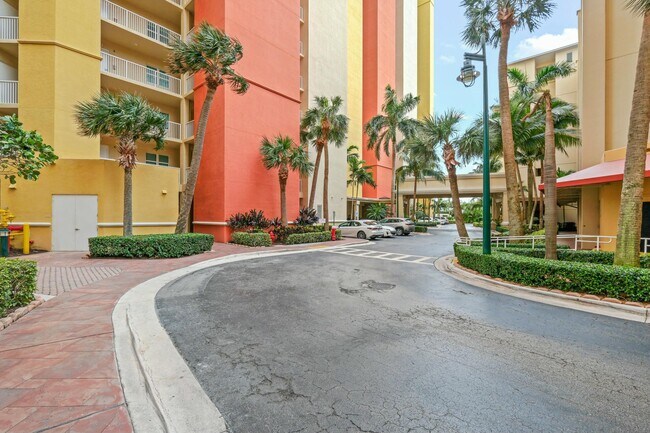 Building Photo - 2640 Lake Shore Dr